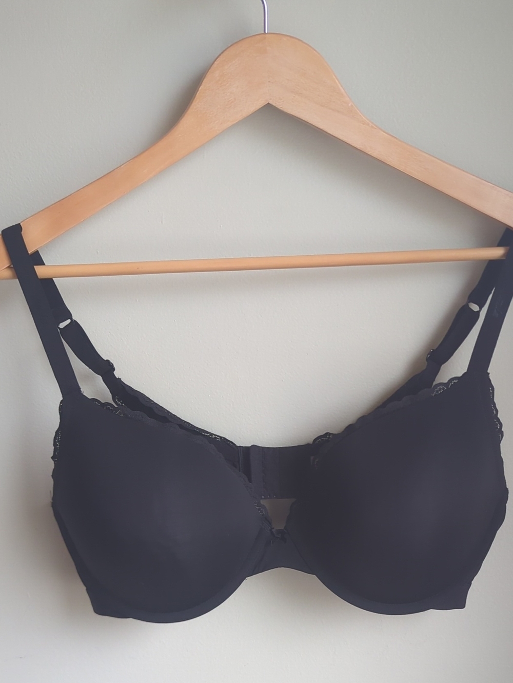 Aerie. Black Lace-Trim Full-Coverage Plunge Bra. Size 36DD.
